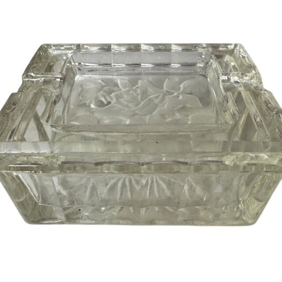 Vintage Clear Glass Cigarette Box and Ashtray With Floral And Starburst Patterns - Picture 6 of 7